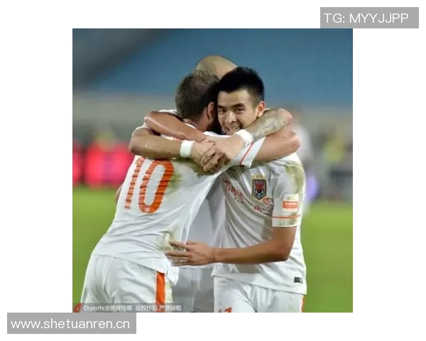 王大雷感谢球迷雨中支持并祝双节快乐展现球队团结精神