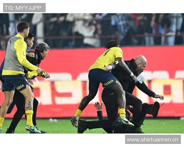 曼联门将拉门斯表现出色每90分钟扑出066球领跑英超