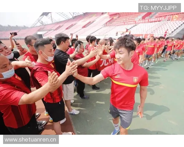 文班谈球队进步与球迷支持期待未来一切逐步走向正轨