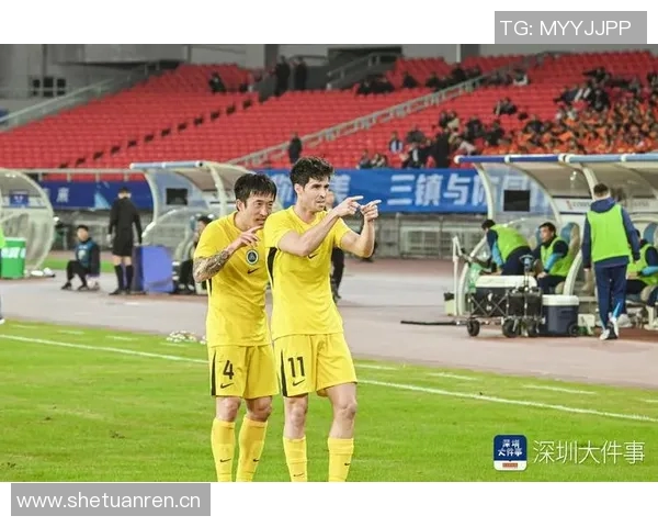 客胜三镇成功保级球迷热情迎接深圳新鹏城全队归来