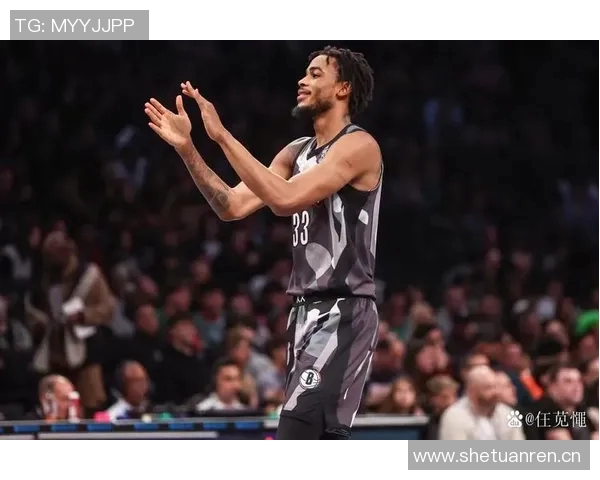 克拉克斯顿高效表现全队依赖他12投8中轻松砍下17分4篮板2助攻