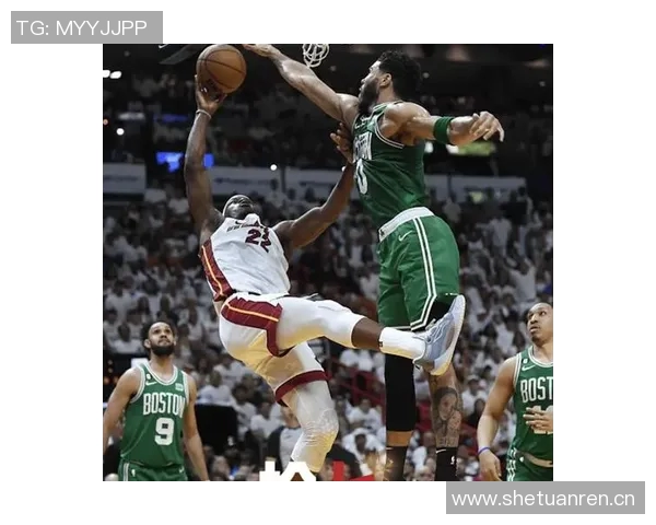 绿军记者惊叹湖勇对决中斯玛特与霍福德的奇妙对抗场景