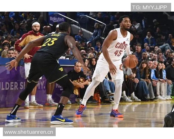 双塔联手展现统治力小莫布里与阿伦合砍32分21篮板8助攻助球队取胜