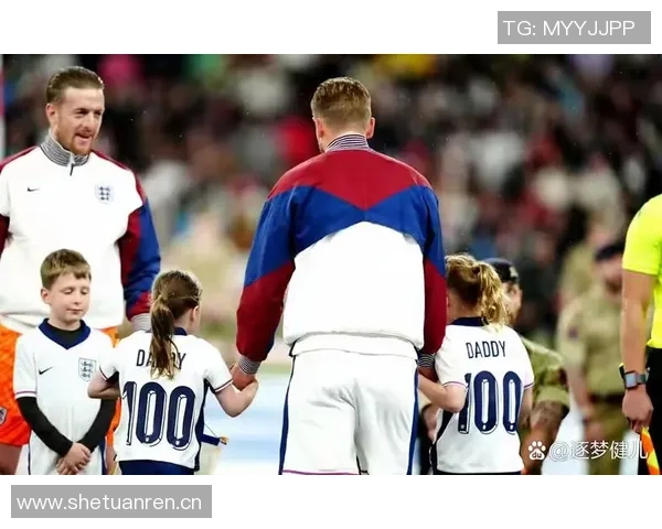 宽萨首秀成英格兰队史第1297位球员荣获纪念帽子庆祝新里程碑